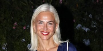 Χριστίνα Κοντοβά: Βούτηξε με την κόρη της πάνω από ναυάγιο