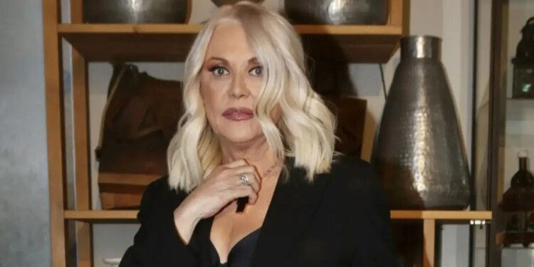 Η Ρούλα Κορομηλά αποχαιρετάει τον Νίκο Καλογερόπουλο: «Έχω να θυμάμαι πολλά»