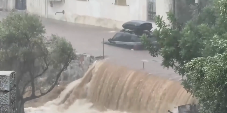 Μάνη: Πλημμύρισαν σπίτια και δρόμοι μετά από σφοδρή νεροποντή