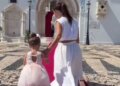 Η Μαρία Μενούνος συγκινεί με το προσκύνημά της στην Τήνο μαζί με την κόρη της