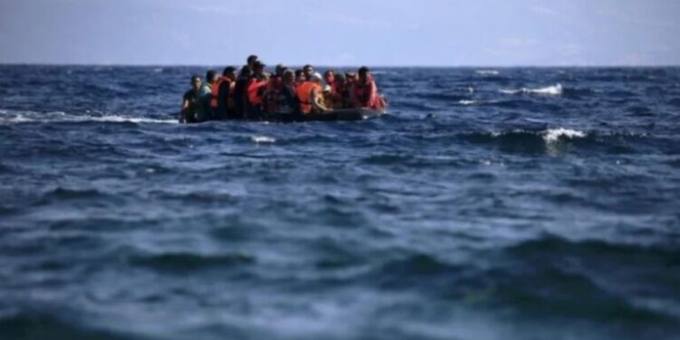 Νέα αφιξη μεταναστών στα νότια της Κρήτης – Εντοπίστηκε λέμβος με 39 άτομα