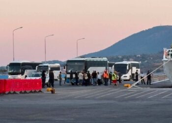 Μυτιλήνη: Υπό αυστηρή αστυνομική και λιμενική επιτήρηση η αποβίβαση 217 μεταναστών – Μεταφέρθηκαν στη δομή Μαυροβουνίου