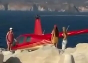 Στον Εισαγγελέα πιλότος και ιδιοκτήτης του ελικοπτέρου που προσγειώθηκε με τουρίστες, στο Σαρακήνικο της Μήλου