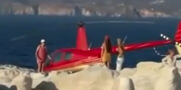 Στον Εισαγγελέα πιλότος και ιδιοκτήτης του ελικοπτέρου που προσγειώθηκε με τουρίστες, στο Σαρακήνικο της Μήλου