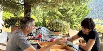 Κώστας Μπακογιάννης: Η σπάνια φωτογραφία με τον γιο του Παύλο