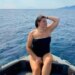 Η Δανάη Μπάρκα ποζάρει με μαγιό σε βόλτα της με σκάφος