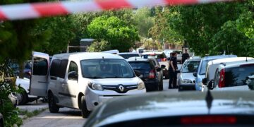 Γυναικοκτονία στη Νέα Σμύρνη: Βιντεοληπτικό υλικό, κινητά τηλέφωνα και μαρτυρίες «χτενίζουν» οι Αρχές - Το παρελθόν του 48χρονου - ertnews.gr