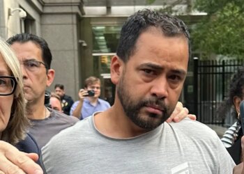 Νέα Υόρκη: Συνελήφθη ο καπετάνιος του σκάφους που ανετράπη με αποτέλεσμα να σκοτωθούν μια μητέρα και το μωρό της