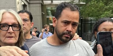 Νέα Υόρκη: Συνελήφθη ο καπετάνιος του σκάφους που ανετράπη με αποτέλεσμα να σκοτωθούν μια μητέρα και το μωρό της