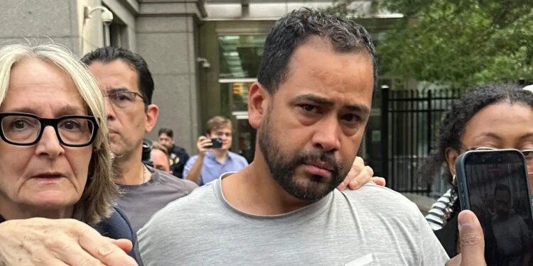 Νέα Υόρκη: Συνελήφθη ο καπετάνιος του σκάφους που ανετράπη με αποτέλεσμα να σκοτωθούν μια μητέρα και το μωρό της