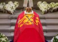 Νορβηγία: Στο παρεκκλήσι των ανακτόρων το φέρετρο του βασιλιά Χάραλντ - Την Τρίτη ορκίζεται νέος μονάρχης ο γιος του, Χάακον