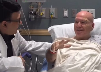 Ιατρική επανάσταση για το πάρκινσον: Ο πρώτος ασθενής που απαλλάχθηκε από το τρέμουλο με υπερήχους