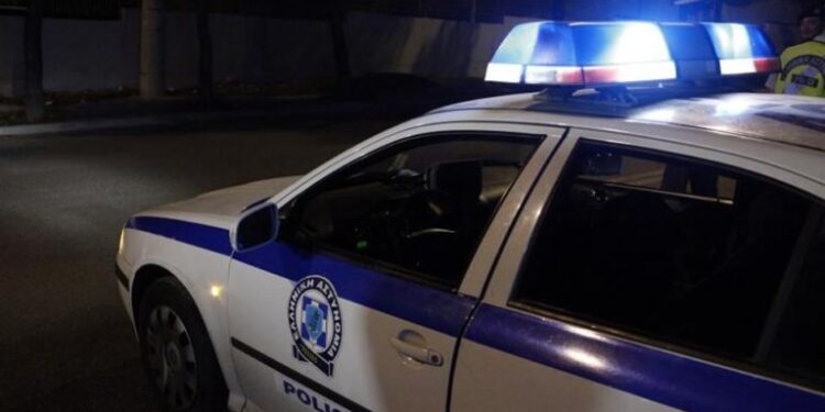 Εμπρηστική επίθεση σε εν λειτουργία κατάστημα τα ξημερώματα στο Άγιο Παντελεήμονα – Δύο άτομα πέταξαν μολότοφ