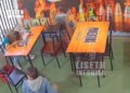 Περού: Καρέ καρέ η εν ψυχρώ εκτέλεση δικηγόρου μέσα σε μπαρ - Την πυροβόλησε στο κεφάλι