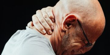 Πώς επηρεάζουν τον χρόνιο πόνο οι καύσωνες