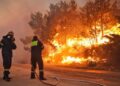 Μάχη με τις φλόγες στον Άγιο Βλάσιο Βοιωτίας: Ενισχύθηκαν οι επίγειες δυνάμεις – 92 πυροσβέστες στο μέτωπο