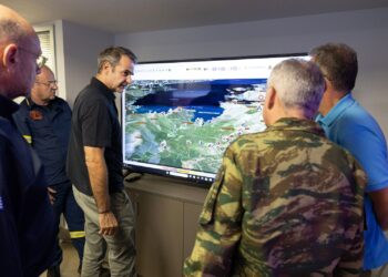 Στο Συντονιστικό της Πολιτικής Προστασίας Μητσοτάκης και Τασούλας