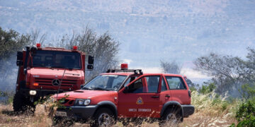 Υπό έλεγχο η φωτιά στο Κορωπί – Έκαψε ξερά χόρτα