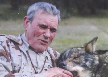 Νεκρός στα 80 του ο Ισπανός «Μόγλης» Μάρκος Ροντρίγκεζ Παντόχα, ο άνδρας που ζούσε με λύκους επί 12 χρόνια