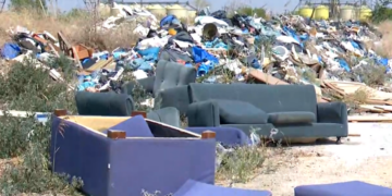 Απέραντη χωματερή σε περιοχή δίπλα στην Εγνατία οδό μολύνει την κοίτη του Γαλλικού ποταμού