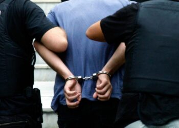 Καλλιθέα: 18χρονος συνελήφθη για επίθεση με αιχμηρό αντικείμενο στην πρώην σύντροφό του
