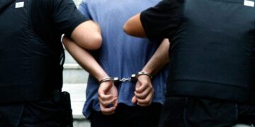 Καλλιθέα: 18χρονος συνελήφθη για επίθεση με αιχμηρό αντικείμενο στην πρώην σύντροφό του