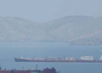 Το Ιράν απειλεί με πρόστιμα και κατάσχεση φορτίων 45 τάνκερ στα Στενά του Ορμούζ - Δημοσίευσε «μαύρη λίστα»