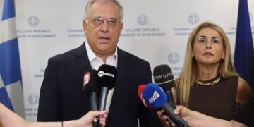 Θεοδωρικάκος: Μεσοσταθμική μείωση 9,5% σε 1.740 προϊόντα - Ανάσα σε νοικοκυριά και πολίτες