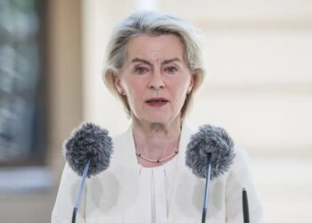 Φον ντερ Λάιεν για τη σύγκρουση ελικοπτέρων στην Ψάθα: «Η Ευρώπη πενθεί μαζί με την Ελλάδα και τη Δανία»