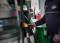 Καύσιμα: Νέα άνοδος από τα διυλιστήρια – Καλπάζει η τιμή του φυσκού αερίου ενώ υποχωρεί η τιμή του ηλεκτρικού ρεύματος