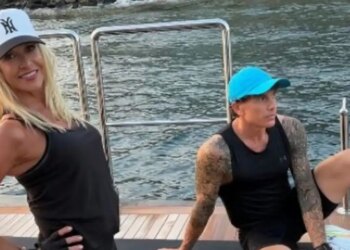 Η Άννα Βίσση δεν σταματά τη γυμναστική ούτε στις διακοπές – Έκανε προπόνηση σε σκάφος