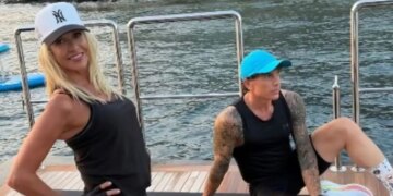 Η Άννα Βίσση δεν σταματά τη γυμναστική ούτε στις διακοπές – Έκανε προπόνηση σε σκάφος