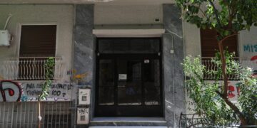 Φρίκη δίχως τέλος στην Κυψέλη: Επί δυο χρόνια έκρυβαν το βρέφος στην κατάψυξη - Tην Τετάρτη απολογούνται οι συλληφθέντες - ertnews.gr