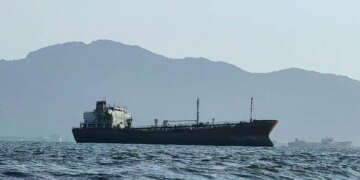 Ένοπλοι κατέλαβαν δεξαμενόπλοιο ανοιχτά της Υεμένης και άλλαξαν την πορεία του προς τη Σομαλία