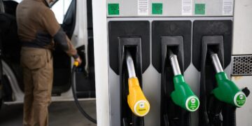 Ενέργεια: Στα 213,62 ευρώ η χονδρική τιμή ρεύματος – Στα ύψη πετρέλαιο και καύσιμα