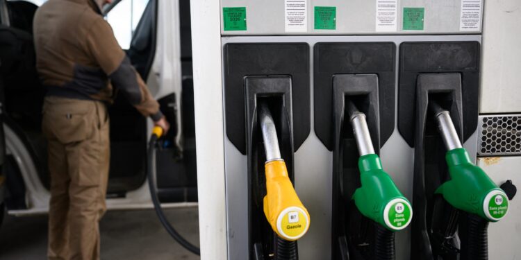 Ενέργεια: Στα 213,62 ευρώ η χονδρική τιμή ρεύματος – Στα ύψη πετρέλαιο και καύσιμα