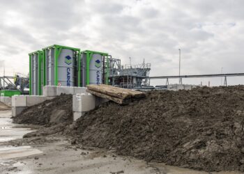 PFAS: Η Τεχνητή Νοημοσύνη αυξάνει τη ζήτηση για τα «παντοτινά χημικά»