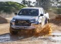 Δείτε ένα φορτωμένο Toyota Hilux να ρυμουλκεί τρέιλερ σε απίθανο σημείο! (+video)