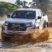 Δείτε ένα φορτωμένο Toyota Hilux να ρυμουλκεί τρέιλερ σε απίθανο σημείο! (+video)