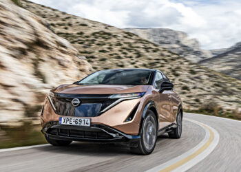 Γιατί η Nissan κόβει τις piano black επενδύσεις;
