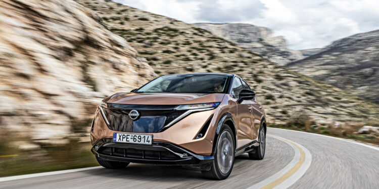 Γιατί η Nissan κόβει τις piano black επενδύσεις;