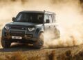 H Land Rover βάζει στον πάγο το ηλεκτρικό Defender