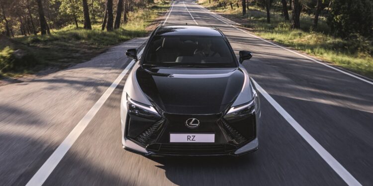 Στη Lexus ακολουθούν το παράδειγμα της Tesla