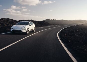 Το νέο Polestar 4 είναι ένα υπερυψωμένο στέισον