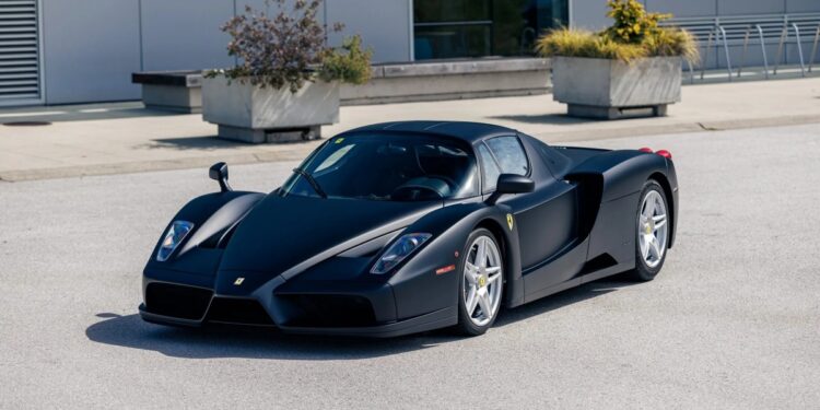 Μια Ferrari Enzo σε μοναδικό χρωματισμό βγαίνει στο σφυρί