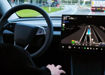 Σάλος με οδηγούς των Tesla που κοιμούνται εν κινήσει