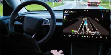 Σάλος με οδηγούς των Tesla που κοιμούνται εν κινήσει