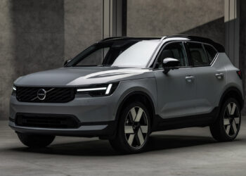 Πρώτη επαφή με τα ανανεωμένα Volvo XC40 και EX40