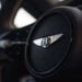 Η Bentley θέλει ξύλο και δέρμα, όχι οθόνες για τον συνοδηγό