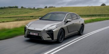 Οδηγούμε το νέο Lexus ES στη Δανία (+video)